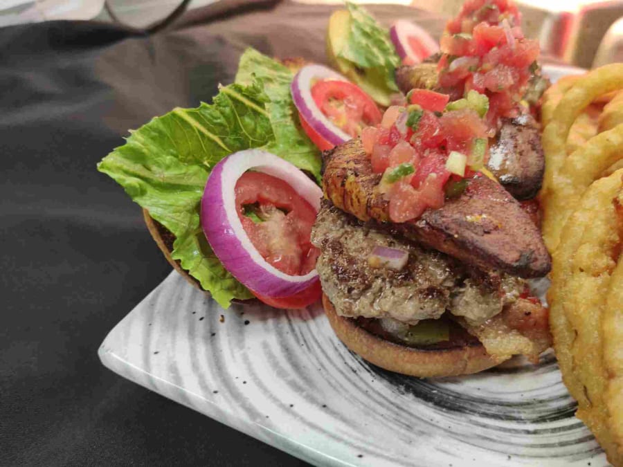 Burger-ish Bar & Grill – photo 3